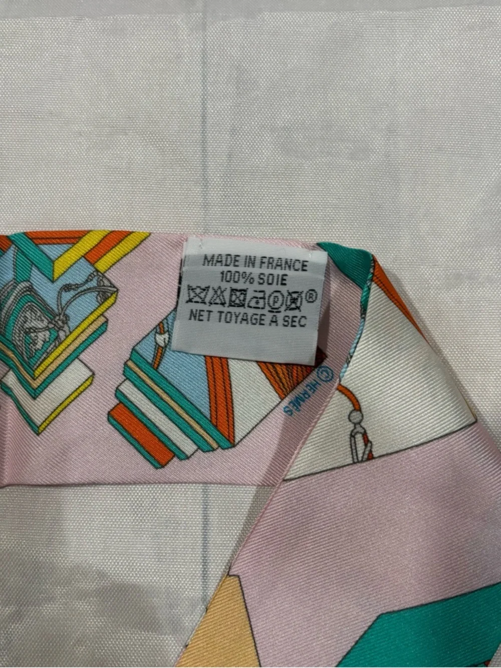 Hermès Twilly Silk Scarf Pink Multicolor Carriage Print Skinny Ribbon Wrap - Picture 2 of 4